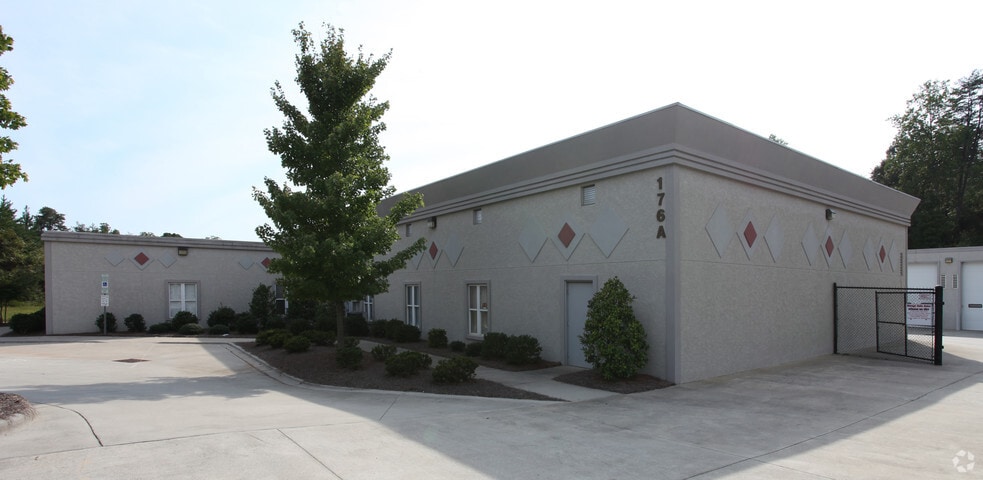 176 Lugnut Ln, Mooresville, NC à louer - Photo principale – Image 1 sur 2