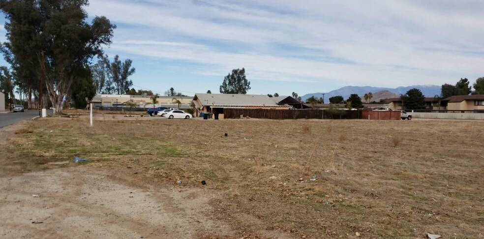175 S G St, Perris, CA à vendre - Photo de l’immeuble – Image 3 sur 16