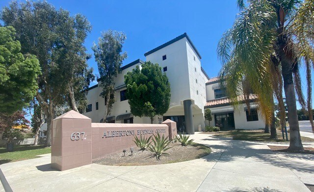 637 E Albertoni St, Carson, CA à louer - Photo de l’immeuble – Image 2 sur 12