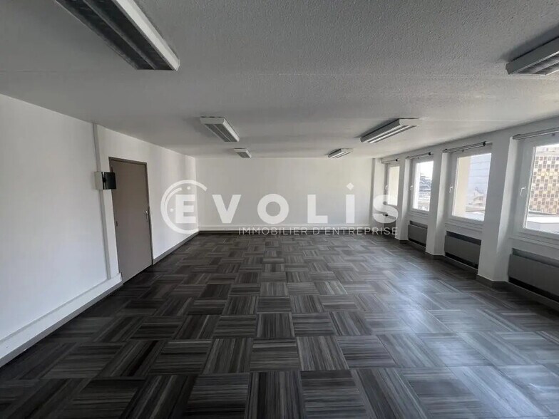 1 Voie Felix Eboue, Créteil à louer - Photo de l’immeuble – Image 2 sur 16