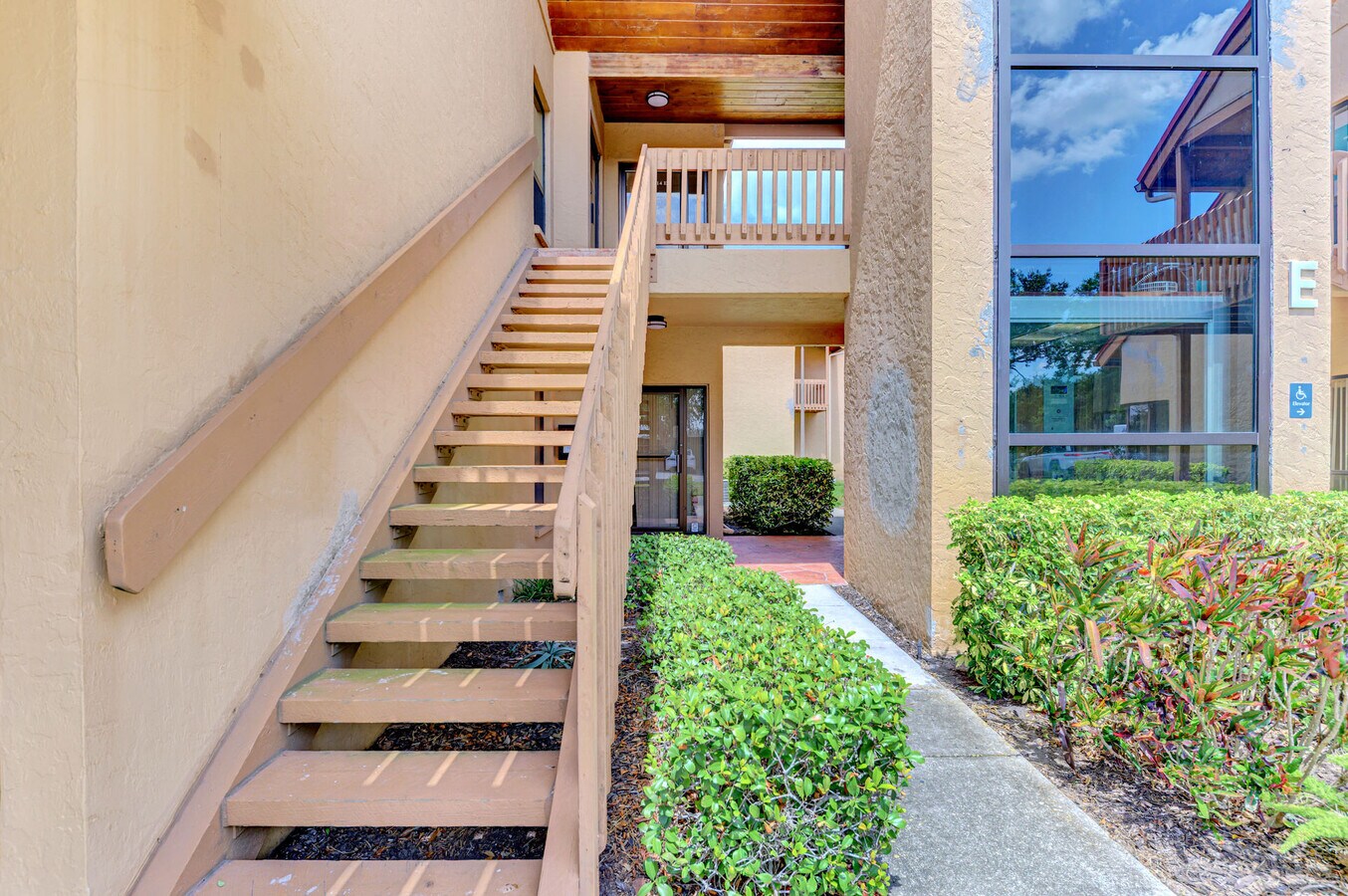 2831 Ringling Blvd, Sarasota, FL 34237 - Lot 214 - - Photo intérieure - Image 2 of 13