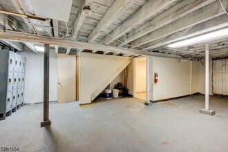 413 Hackensack St, Carlstadt, NJ à louer Photo intérieure– Image 2 sur 7