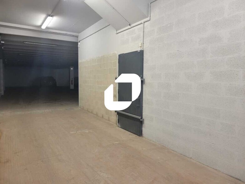 Local d'activités dans Palaiseau à vendre - Photo de l’immeuble – Image 2 sur 8