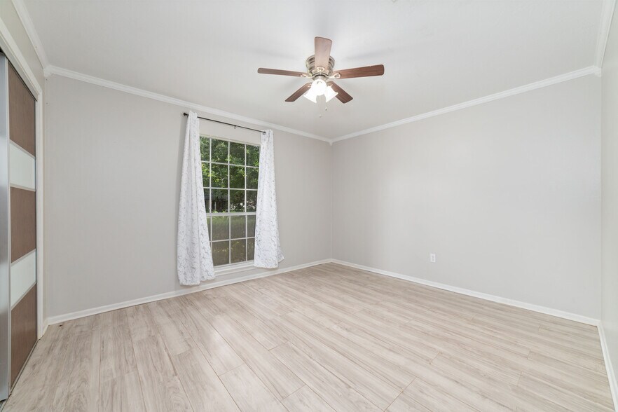 25602 Oakhurst Dr, Spring, TX à louer - Photo de l’immeuble – Image 2 sur 24
