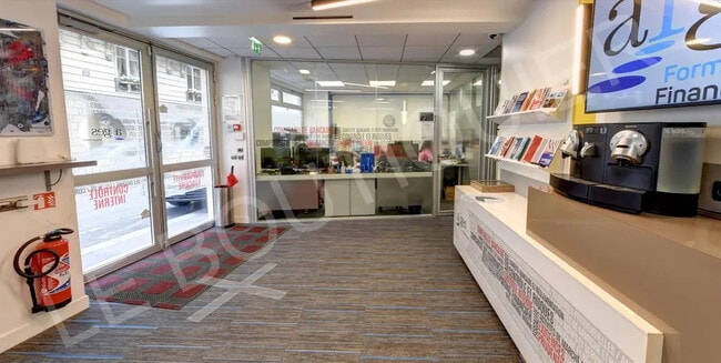 Plus de détails pour Local commercial à vendre