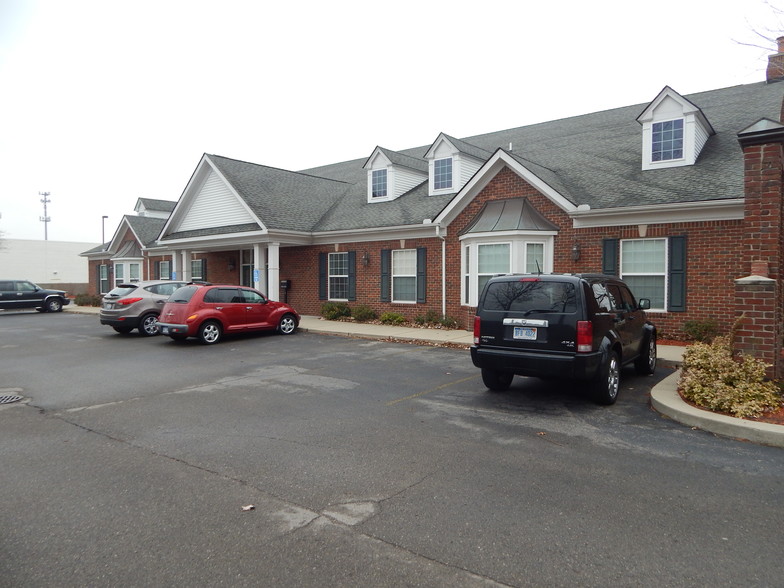 2104 E Eleven Mile Rd, Warren, MI à louer - Photo de l’immeuble – Image 2 sur 10