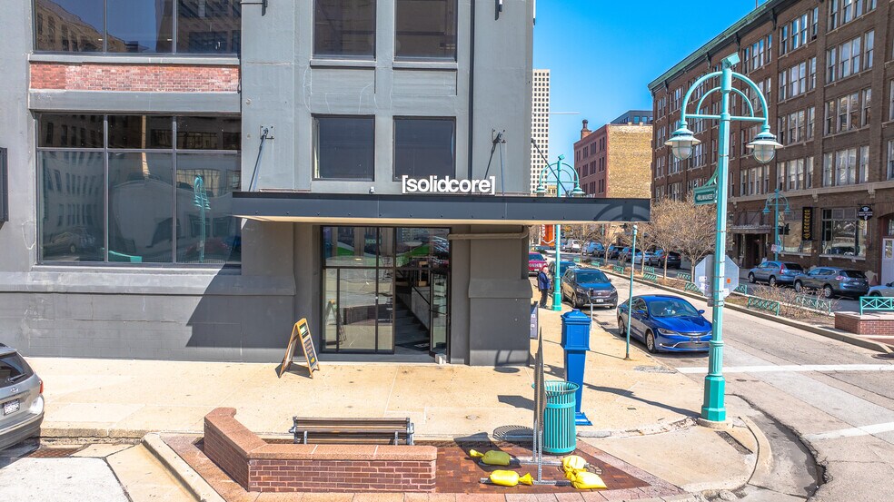 320 E Buffalo St, Milwaukee, WI à louer - Photo de l’immeuble – Image 3 sur 17