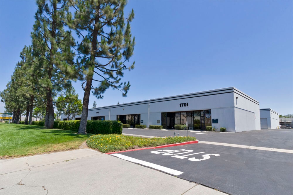 1701 S Vineyard Ave, Ontario, CA à louer Photo intérieure– Image 1 sur 3