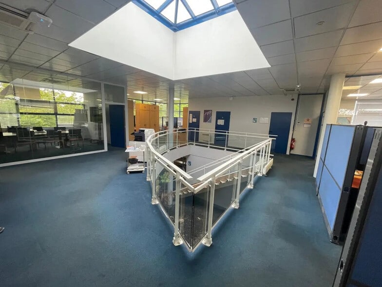 Bureau dans Vigny à louer - Photo intérieure – Image 1 sur 7