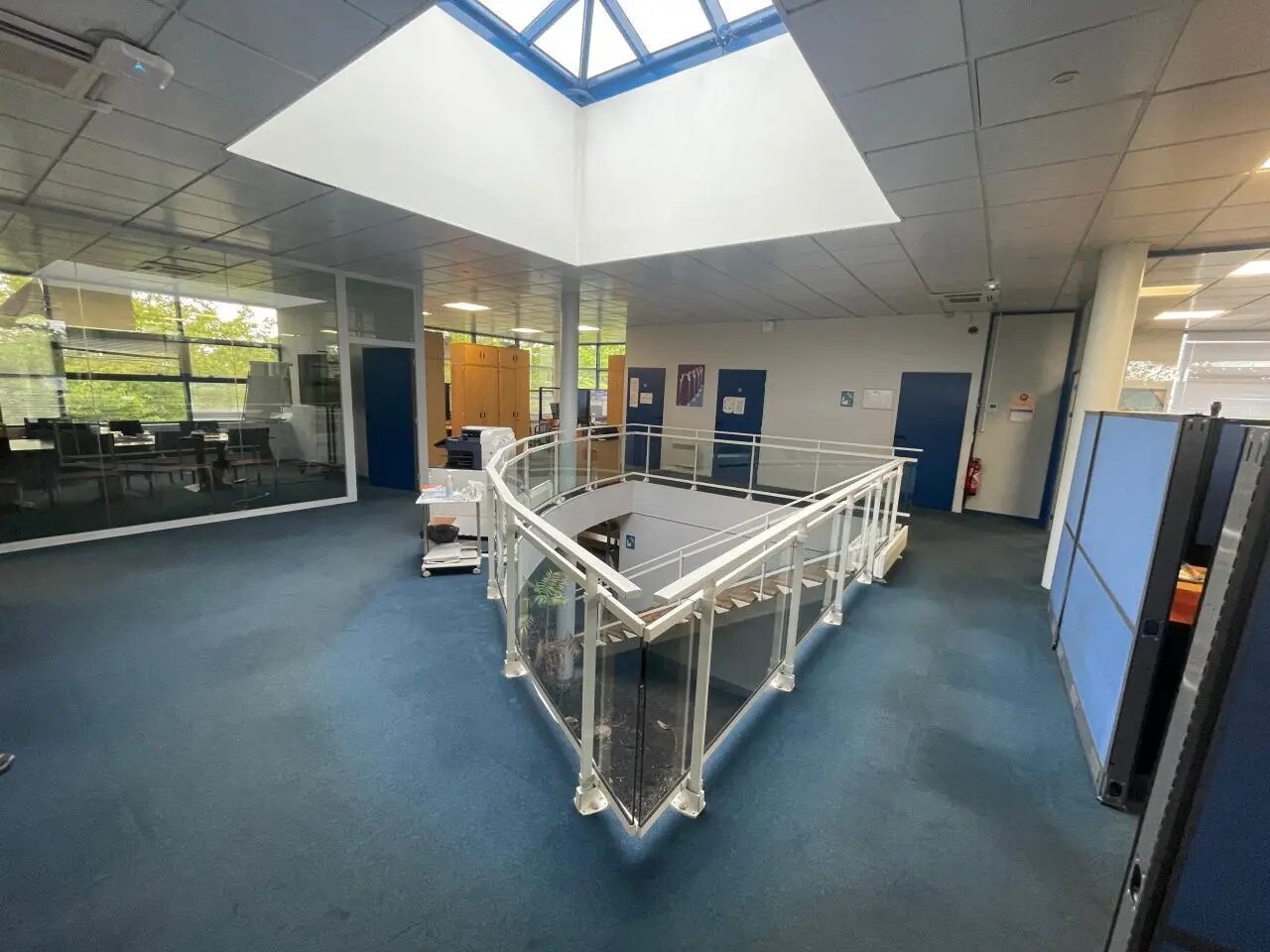 Bureau dans Vigny à louer Photo intérieure– Image 1 sur 8