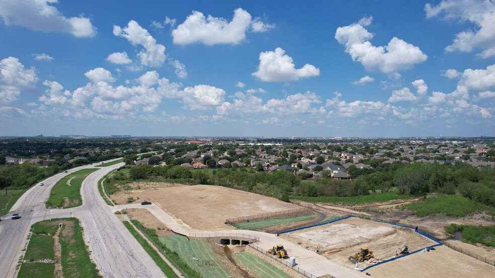 5151 N Tarrant Pky, Fort Worth, TX à louer - Photo de l’immeuble – Image 2 sur 3