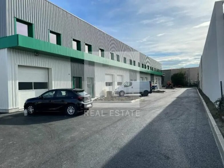 12 Rue Léopha, Mions à louer - Photo de l’immeuble – Image 2 sur 6