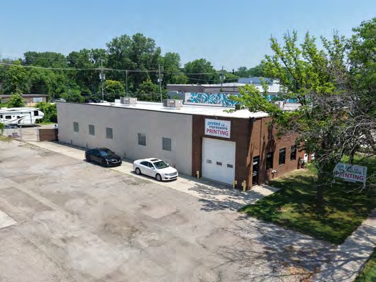 32424 Eight Mile Rd, Farmington Hills, MI à vendre - Photo de l’immeuble – Image 2 sur 3
