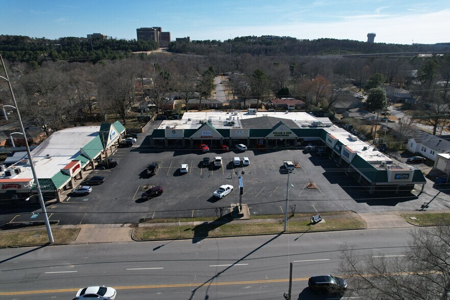 9800-9827 Markham St, Little Rock, AR à louer - Photo de l’immeuble – Image 1 sur 3