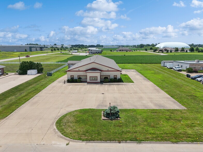3615 Flint Ridge Dr, Burlington, IA à vendre - Photo de l’immeuble – Image 2 sur 8