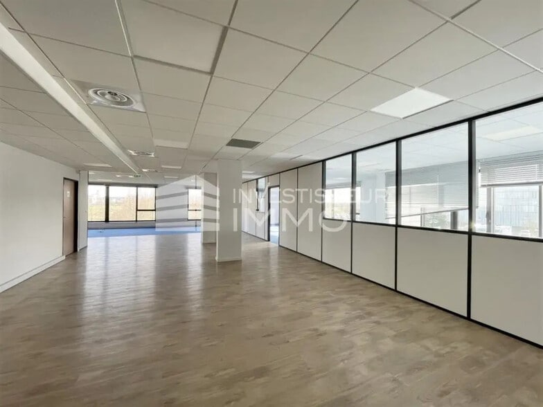 Bureau dans Jossigny à louer - Photo principale – Image 1 sur 7