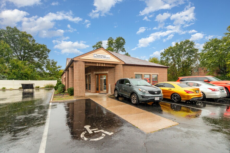 2751 Blue Rock Rd, Cincinnati, OH à vendre - Photo de l’immeuble – Image 3 sur 31