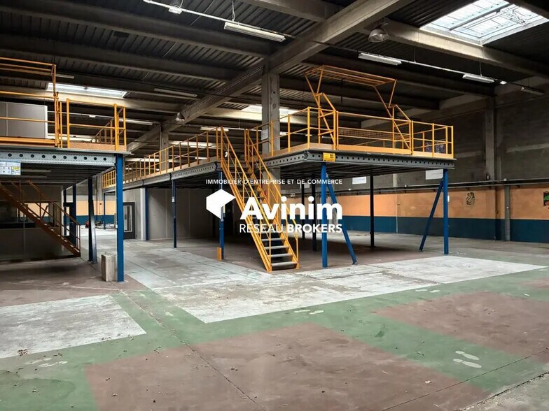 Industriel/Logistique dans Vitrolles à louer - Photo de l’immeuble – Image 3 sur 9