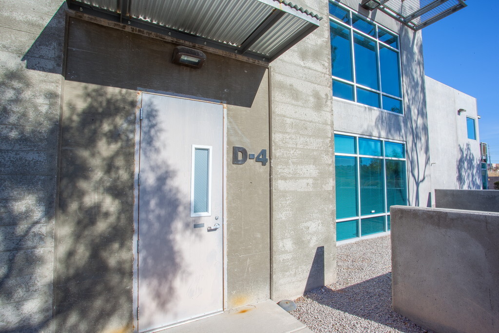 4090 E Post Rd, Las Vegas, NV à louer Photo de l’immeuble– Image 1 sur 7