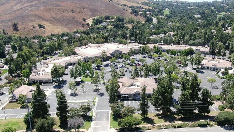 1125-1165 Lindero Canyon Rd, Westlake Village, CA à louer - Vidéo sur l’annonce professionnelle – Image 2 sur 22