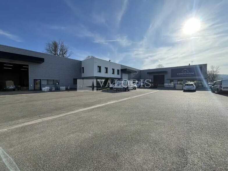 57 Avenue Carnot, Neuville-sur-Saône à louer - Photo de l’immeuble – Image 1 sur 9
