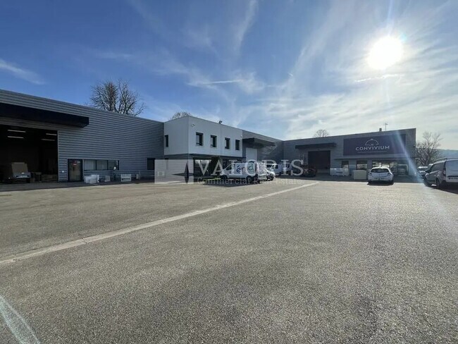 Plus de détails pour 57 Avenue Carnot, Neuville-sur-Saône - Local d'activités à louer