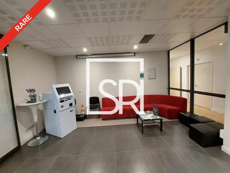 Bureau dans Clermont-Ferrand à vendre - Photo de l’immeuble – Image 2 sur 12