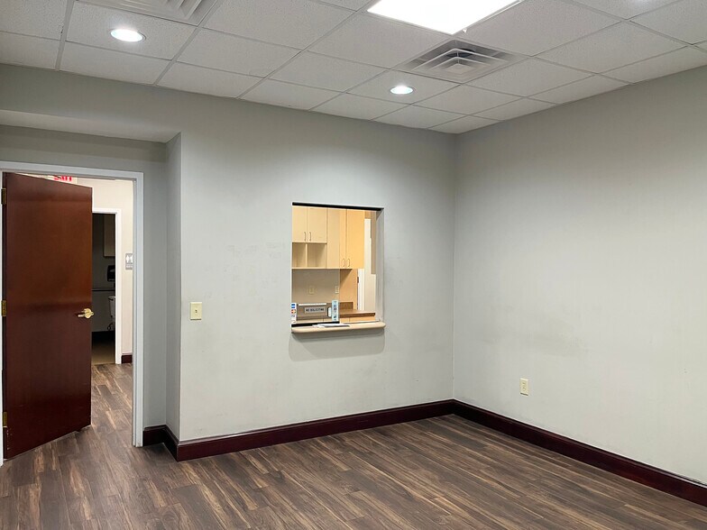 251 Keisler Dr, Cary, NC à louer - Photo intérieure – Image 3 sur 6