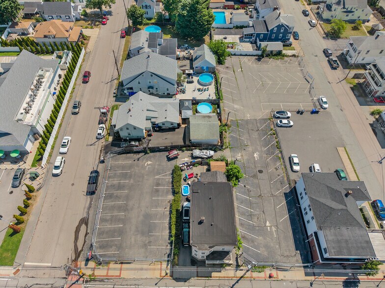 162 Vincent ave, North Providence, RI à vendre - Photo de l’immeuble – Image 2 sur 12