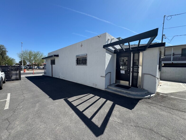 418 S Maryland Pky, Las Vegas, NV à louer - Photo de l’immeuble – Image 3 sur 21