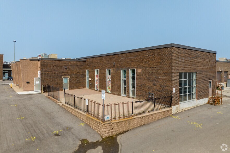 44 Fasken Dr, Toronto, ON à louer - Photo de l’immeuble – Image 2 sur 5