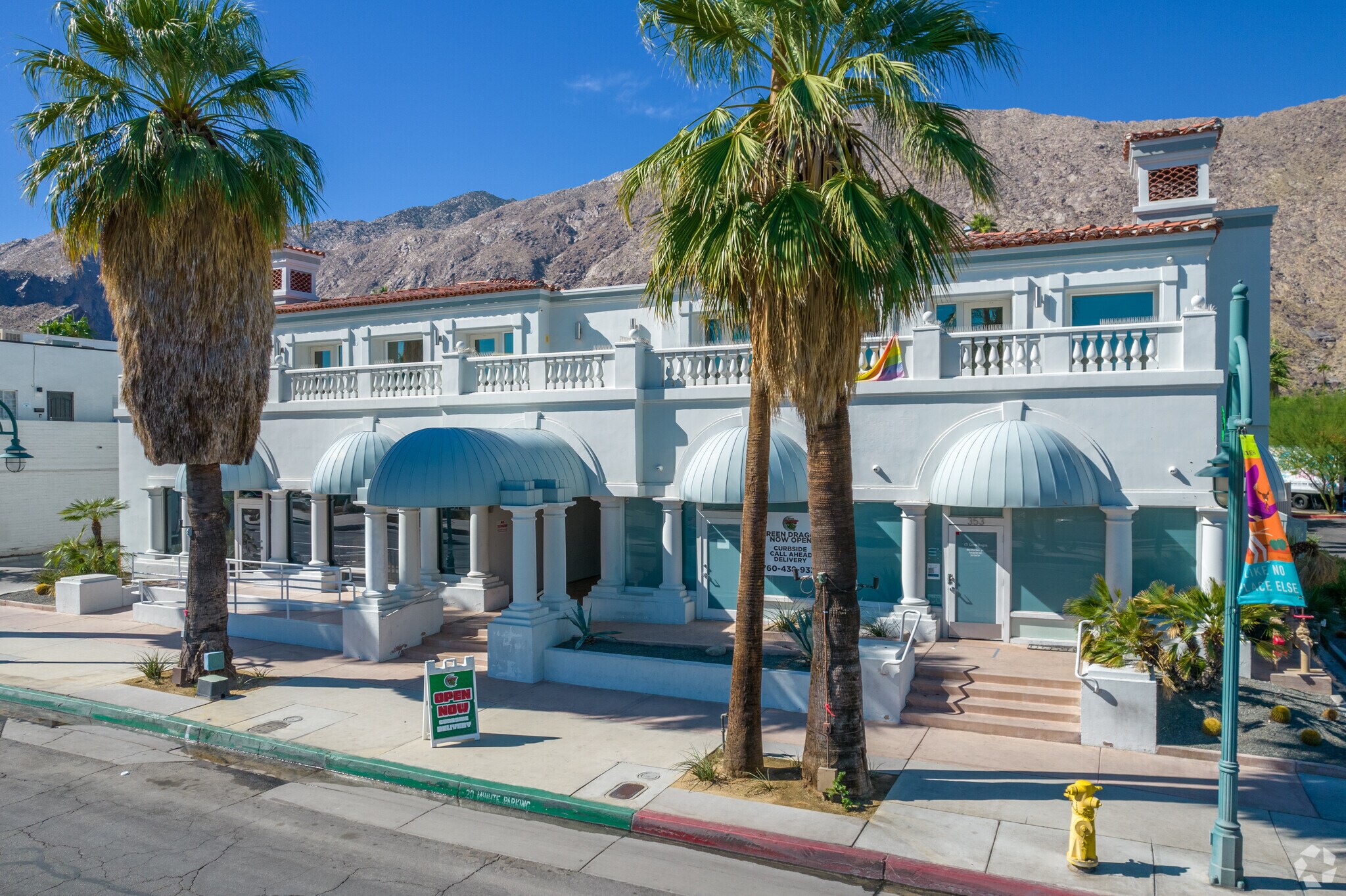 353 S Palm Canyon Dr, Palm Springs, CA à louer Photo principale– Image 1 sur 19