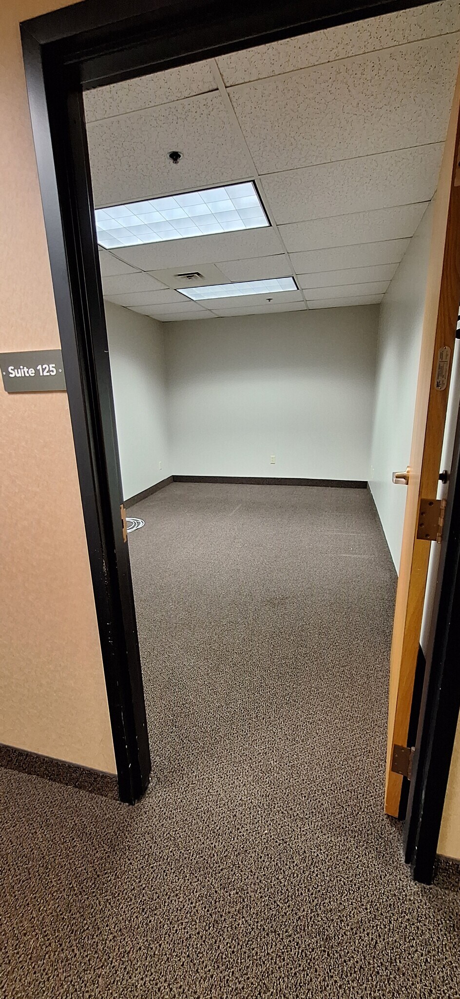 750 2nd St NE, Hopkins, MN à louer Photo intérieure– Image 1 sur 1