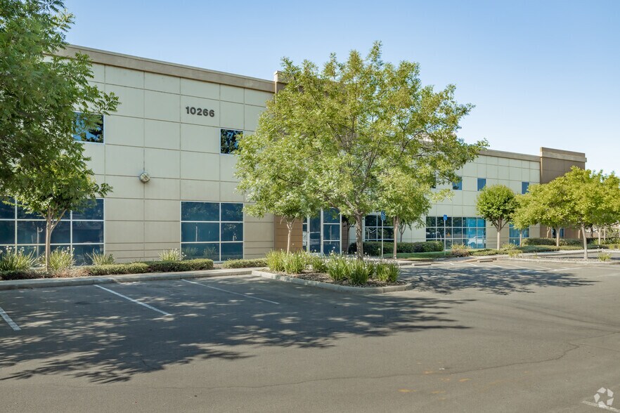 10266 Rockingham Dr, Sacramento, CA à vendre - Photo de l’immeuble – Image 2 sur 5