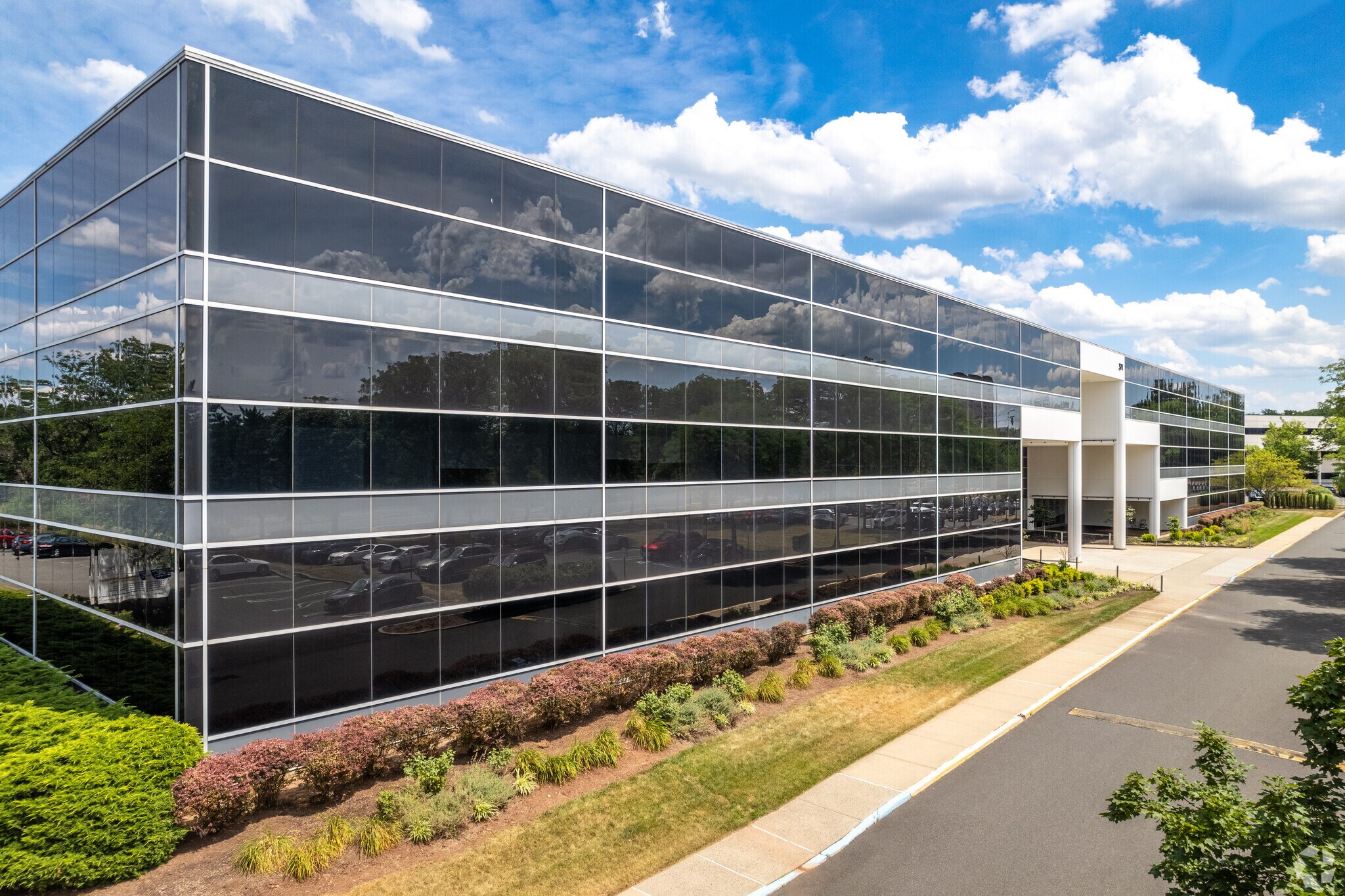 371 Hoes Ln, Piscataway, NJ à vendre Photo de l’immeuble– Image 1 sur 27