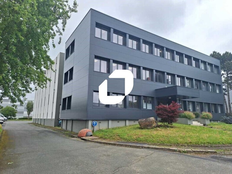 Local d’activités dans Wissous à louer - Photo de l’immeuble – Image 1 sur 9
