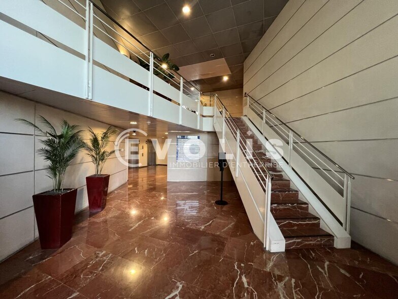 9-10 Porte De Neuilly, Noisy-le-Grand à louer - Photo de l’immeuble – Image 3 sur 14