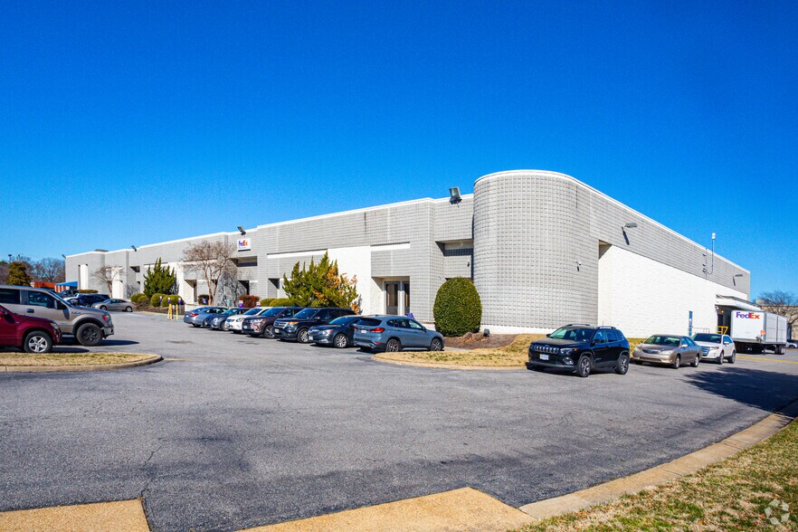 5425 Robin Hood Rd, Norfolk, VA à louer - Photo principale – Image 1 sur 11