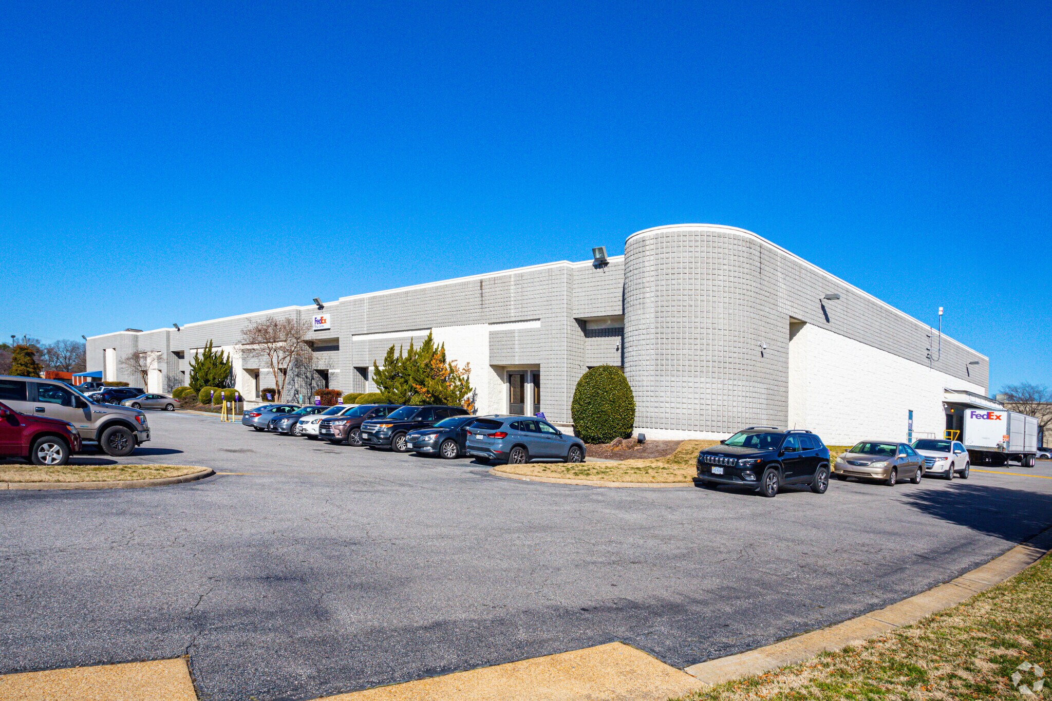 5425 Robin Hood Rd, Norfolk, VA à louer Photo principale– Image 1 sur 12