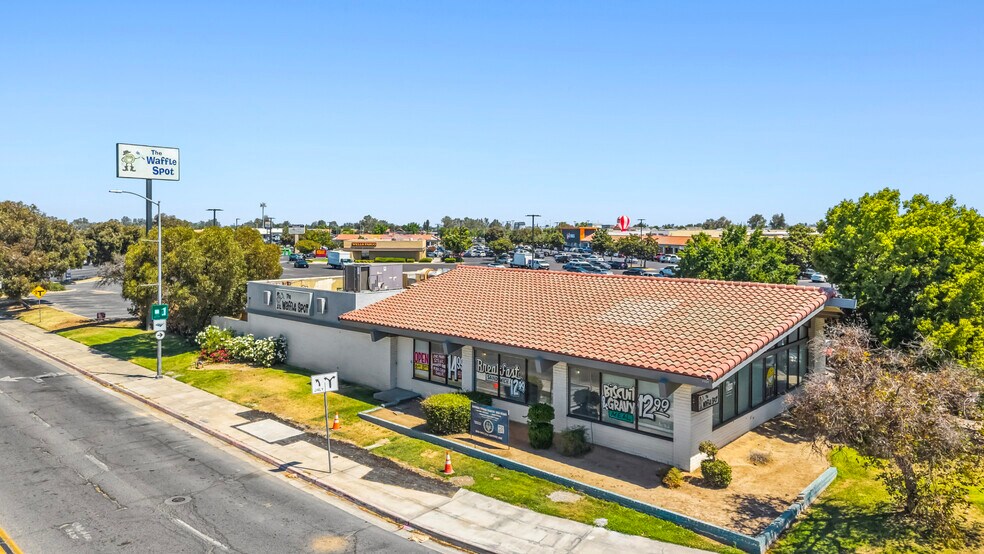 1101 Country Club Dr, Madera, CA à vendre - Photo de l’immeuble – Image 3 sur 6