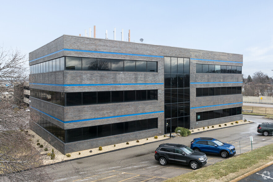 11124 S Towne Sq, Saint Louis, MO à louer - Photo de l’immeuble – Image 2 sur 4