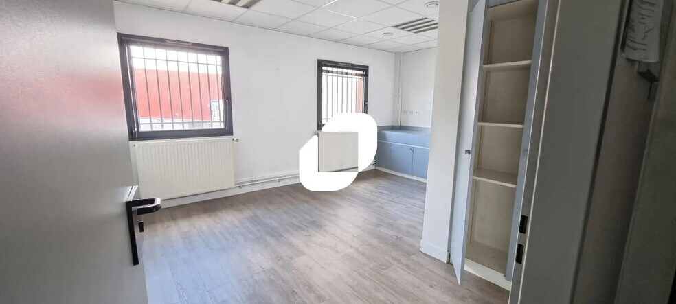 Bureau dans Torcy à louer - Photo de l’immeuble – Image 1 sur 11
