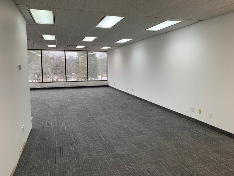 60 Renfrew Dr, Markham, ON à louer - Photo intérieure – Image 2 sur 14