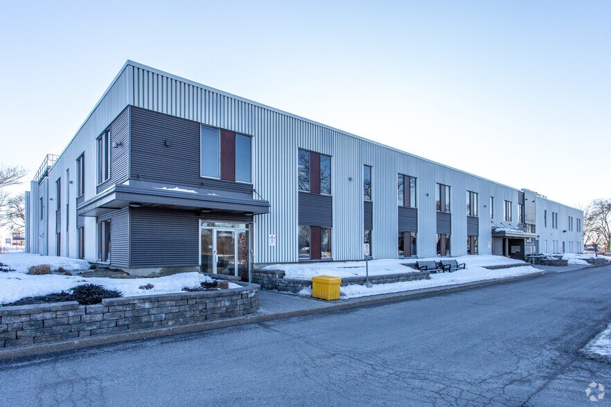 436 Hazeldean Rd, Ottawa, ON à louer - Photo de l’immeuble – Image 2 sur 2