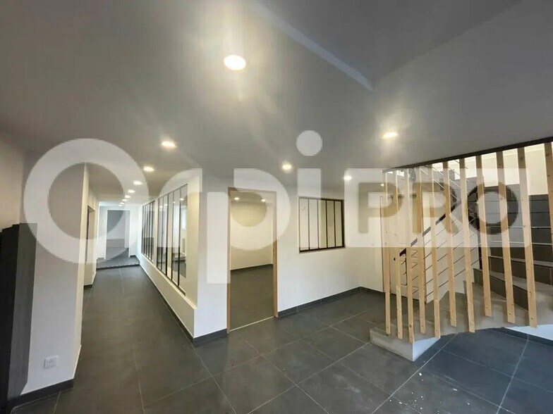 Bureau dans Corbeil-Essonnes à vendre - Photo de l’immeuble – Image 2 sur 7