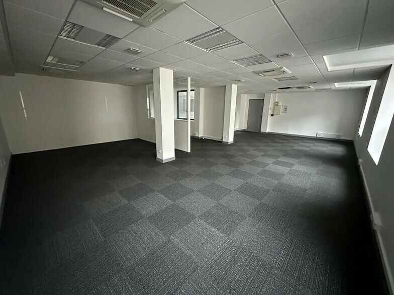 Bureau dans Reims à louer - Photo de l’immeuble – Image 3 sur 4