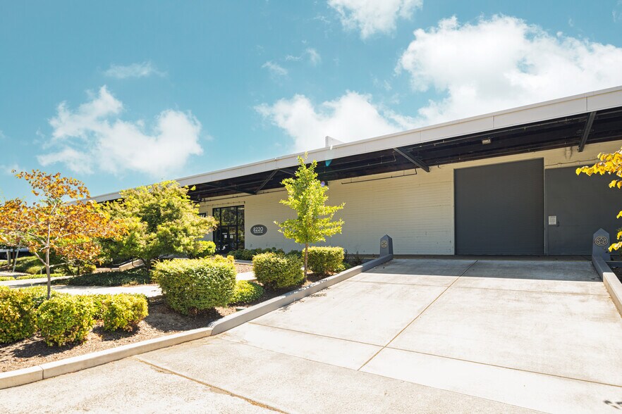 8200-8250 Ferguson Ave, Sacramento, CA à louer - Photo de l’immeuble – Image 3 sur 12