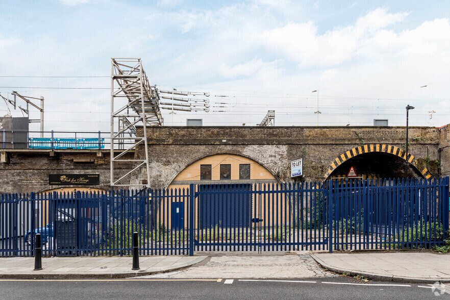 Three Colts Ln, Londres à louer - Photo de l’immeuble – Image 2 sur 10