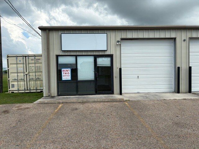 2000 W San Antonio St, Lockhart, TX à louer - Photo de l’immeuble – Image 2 sur 10