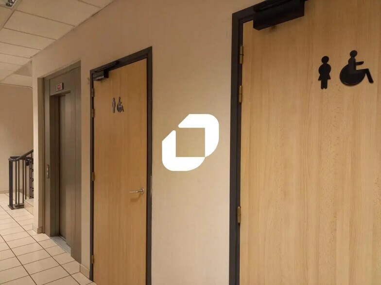 Bureau dans Lille à louer - Photo de l’immeuble – Image 2 sur 12